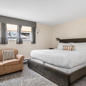 Beverly Premium King Studio Basement Level